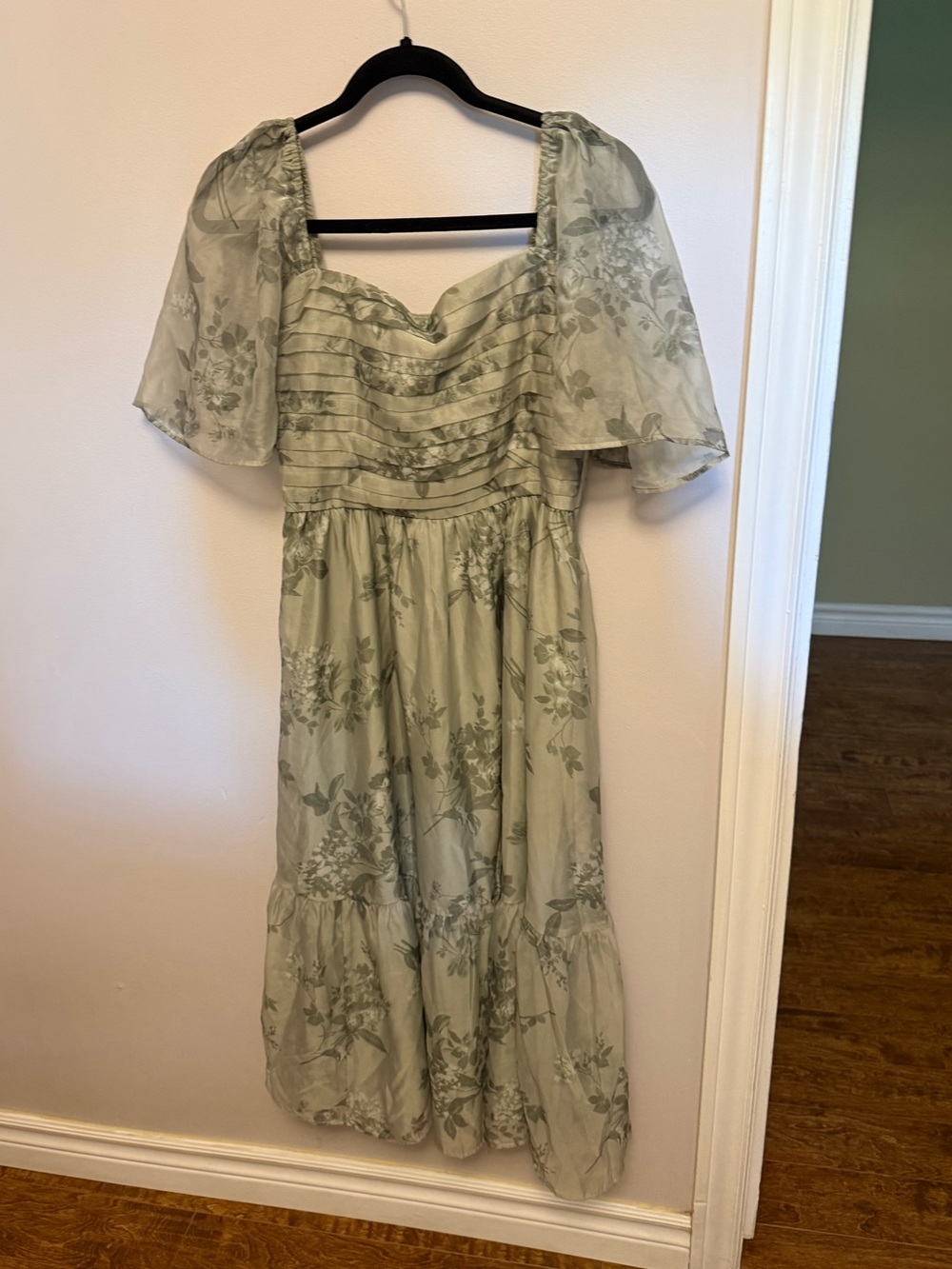 Abercrombie & Fitch Sage Green Floral Puff Sleeve Midi Dress